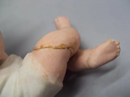 Фигура фарфор статуэтка Городница пупс ребенок маленький мальчик пупсик 10 см под реставрацию №14192 Недорого