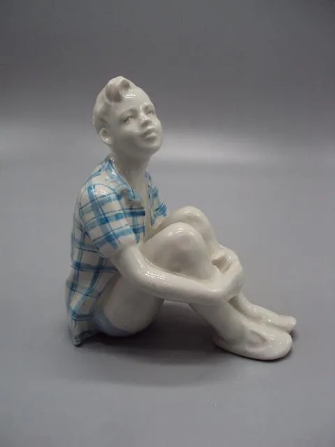 Фигура фарфор статуэтка Дулево мечтатель мальчик сидит мечтает высота 13,5 см №14506 Ціна