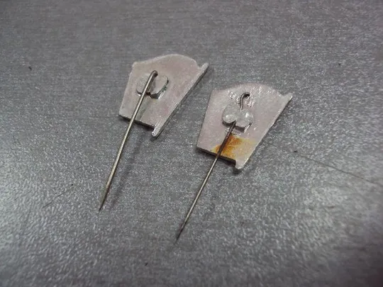 знак 1 мая флаг игла 2 шт №3185 Продаж