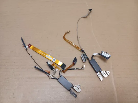 номер1055-15 петлі кріплення зі шлейфами матриці DC02C00GG00 і web камери DC02002VX00 0VKTR1 для Dell XPS 15 9575 5530  2in1  оригінал Ціна