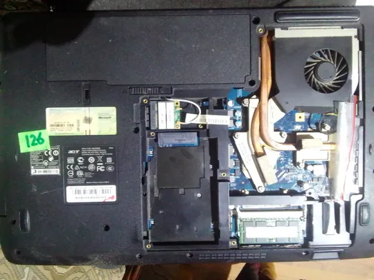 ноутбук acer 7540.включаэться без картинки. без ндд,озу,зарядного.. озу можу дати Продаж