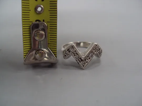 Купити Женское кольцо M или W белые вставки серебро 925 проба вес 4,66 г 18 размер №15582