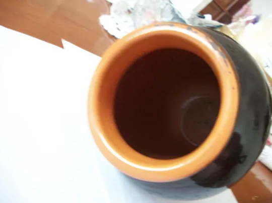 2-Два Штук . Ваза коричневая с рисунком, высота 21-см . Ваза вторая темно-коричневая , высота 18-см Інтернет-аукціон