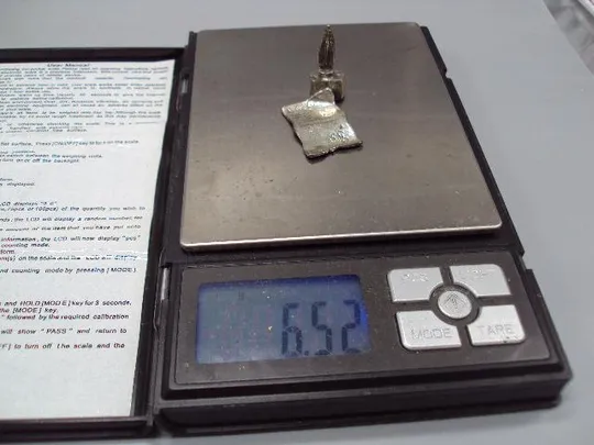 Фигура миниатюра статуэтка письмо перо с письмом серебро 800 проба вес 6,52 г высота 2,7 см №36 З аукціону