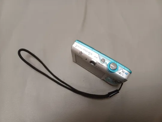 0111,,, цифровий фотоапарат CANON  IXUS9515  НІМЕЧЧИНА З аукціону