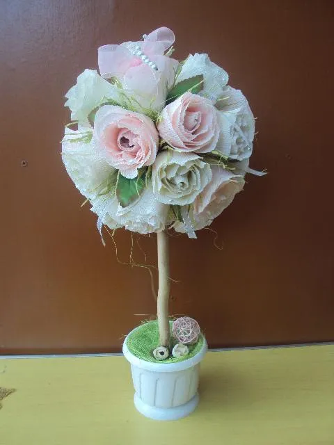 Сувенир дерево из цветов розы и бабочка вазон №3228 Ціна