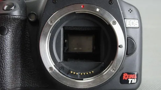 Цифровой зеркальный фотоаппарат Canon EOS Rebel T1i (500D) + Canon EF 18-55/3,5-5.6 Ф58mm Вживане Недорого