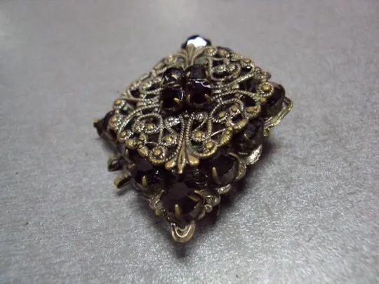 Бижутерия брошка ажурная брошь в форме ромб с черными вставками размер 3,9 х 4,7 см №13470 Характеристики