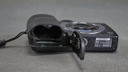 Цифровой фотоаппарат Canon Power Shot A1400 HD 16Mpix + 5.0-25.0mm\2.8-6.9 Canon lens x5 Вживане Де купити