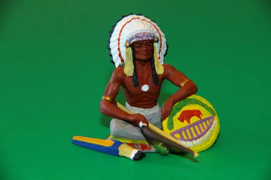 ІНДІАНЕЦЬ ВОЖДЬ ЩО СИДИТЬ З ЛУКОМ № 6839 индеец ELASTOLIN 70мм ФРГ ЛЮКС Ціна