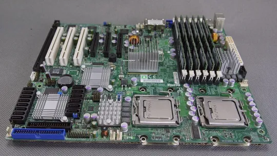 8 ядерный комплект Supermicro X7DCA-3+ 2x процессра Xeon E5440 + 24Gb DDR2 + ATI Radeon HD R5 235 1G Недорого