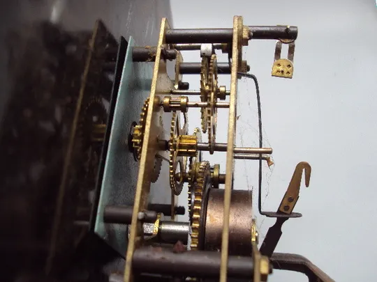 Настенные часы ОЧЗ механизм циферблат маятник и ключ для настенных часов лот №15689 На торгах