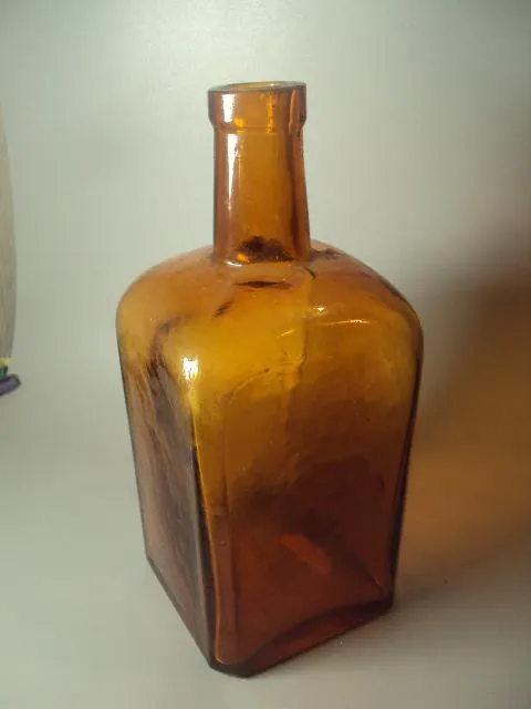 Купити бутылка четырехгранная высота 21,5 см (№ 726)