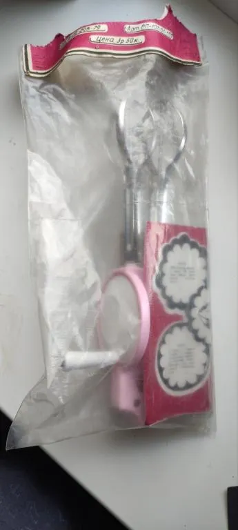 Ручной миксер,цена СССР, новый mn224 , работает без электричества! Недорого