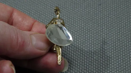 Брошка Балерина жовтий метал прозоре скло Китай біжутерія Вживане Недорого