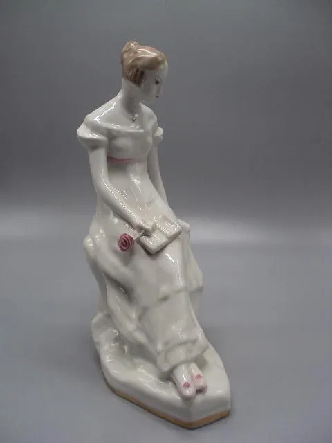 Фигура фарфор ДФЗ Вербилки девушка с книгой Татьяна Ларина роман Пушкина Евгений Онегин №14521 Продаж