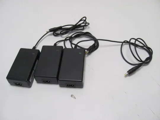 0616 адаптер живлення  DONG YANG DY1233EIEU 12V 3.33A 3 шт НІМЕЧЧИНА Ціна