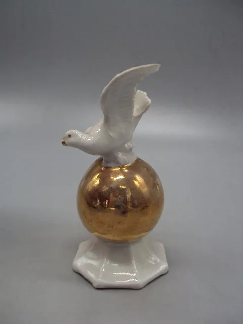 Фигура фарфор статуэтка Германия голубь на шаре птица высота 10,2 см под реставрацию №14258 Продаж