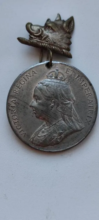 1897 год медаль королева Виктория в короне, колодка-кабан , Великобритания vb962 Продаж