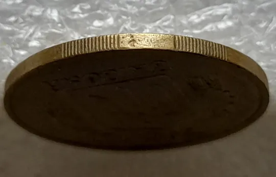 Купити (1238) 50 копійок 1992 2.2ААм попадання стороннього предмету при чеканці (раковина, засмічення)(50 копеек 1992 2.2ААм брак)