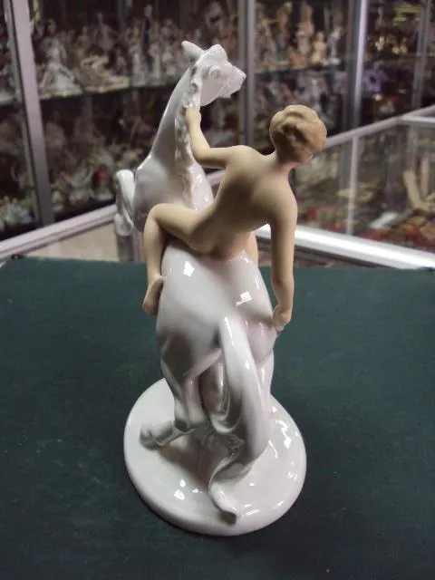Фигура фарфор Германия Валлендорф обнаженная девушка на лошади на коне ню Інтернет-аукціон