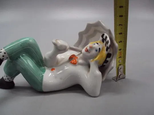 Фигура фарфор статуэтка Киев клоун Попов лежит с зонтиком клоун с зонтом размер 7,5 х 15 см №14198 Де купити