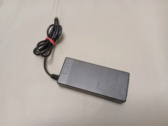 1126 адаптер живлення  TS-84W-4202000 42V 2.0A  НІМЕЧЧИНА З аукціону