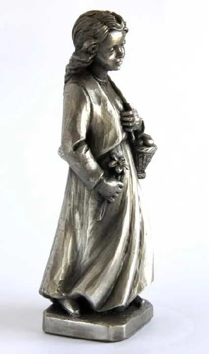 Статуетка Дівчина з кошиком та квіткою олово Німеччина Продаж