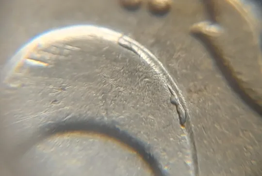 (5205) 10 копійок 2013 викрошки на "0" номіналу (10 копеек 2013 брак) Ціна