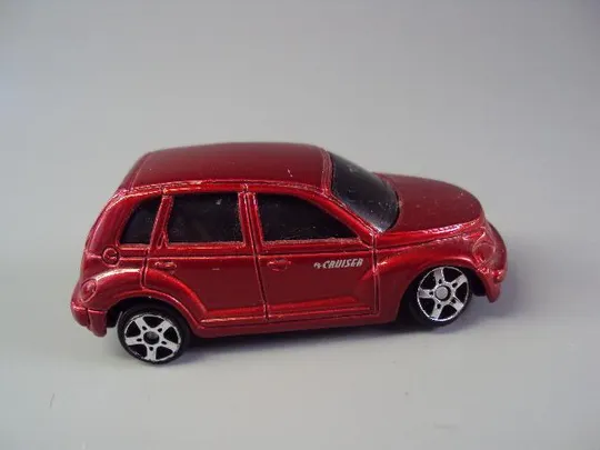 машинка chrysler pt cruiser maisto красный Китай высота 3 см, длина 7 см №10833 Характеристики