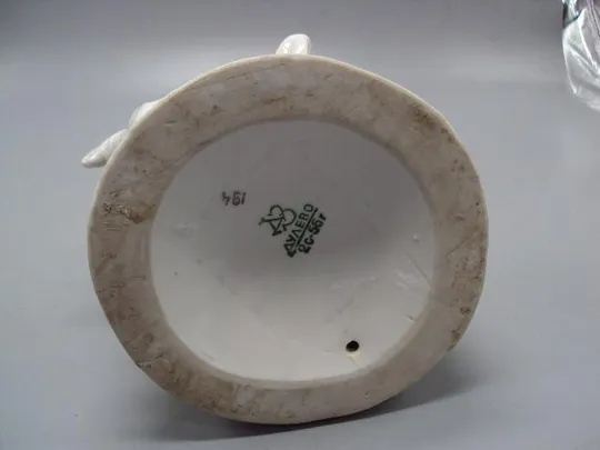 Фигура фарфор статуэтка Дулево девочка кормит кур кормящая курей птиц высота 18 см №14288 З аукціону