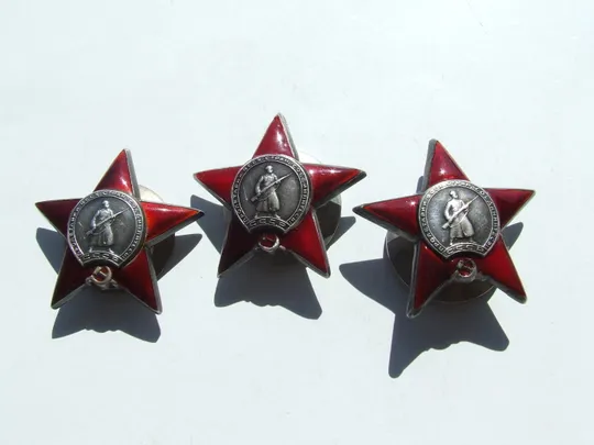 Орден КЗ -3 штуки № 1 817 363. 2 070 966.и 2 070 150 награждения 1945-46 гг. Ціна