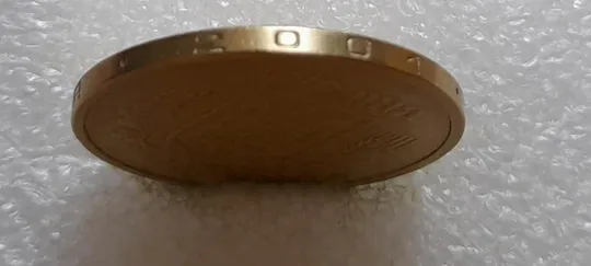 (3909) 1 гривня 2001 1АД1 брак "око змії" на гурті, викрошка (1 гривна 2001) Інтернет-аукціон