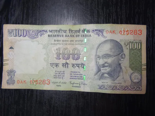 Купити 100 рупій Індія 2015 (літера R, телескопічний сн)