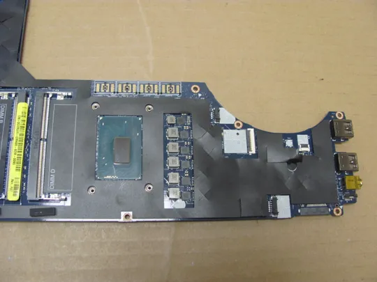 Купити номер0995-8 материнська плата Mainboard Материнка Основна плата Системна плата Плата системи Laptop motherboard мамка ноутбучна плата DAP20 LA-F601P SRCKQ Xeon E-2186M для Dell Precision 17 7730 7740 M7730 M7740 оригінал