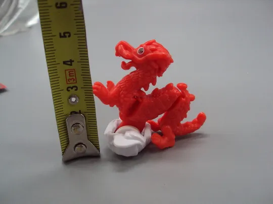 Фигурка киндер сюрприз VQ111B Ferrero дракон едет №18615л Інтернет-аукціон