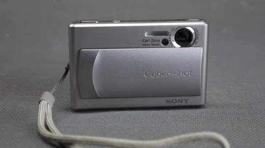 Цифровой фотоаппарат 5.0Mpix Sony SteadyShot DSC-T1 + x3.0 Carl Zeiss Vario-Tessar lens Вживане Ціна