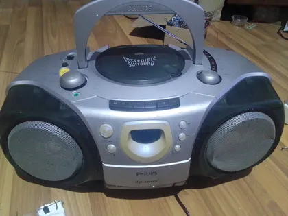 фото, справна магнітола.стан фото.мінявся регулятор звуку.