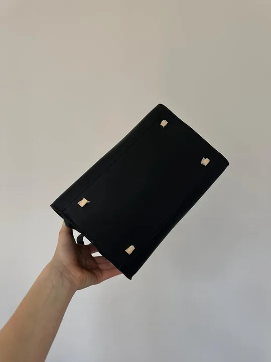 Сумка The Row Soft Margaux 26 Bag in Leather Black  99718 Торговий майданчик