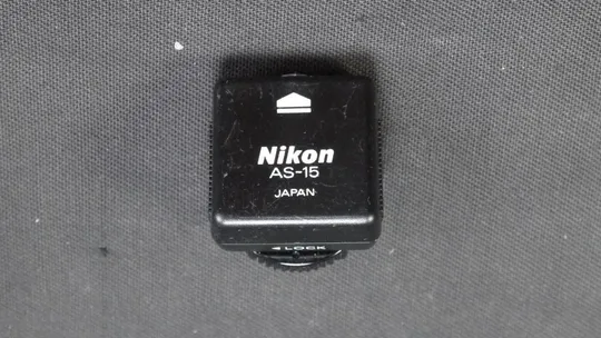 Nikon AS-15 универсальный  башмак-адаптер с центральным контактом и гнездом с синхроконтака для выно Ціна