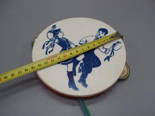 Детский музыкальный инструмент бубен с рисунком украинский танец игрушка ссср 3 х 14,8 см №13456 Недорого