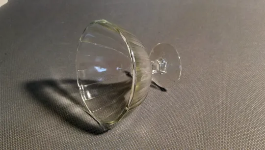 Креманка цукерниця вазочка на ніжці міні прозоре старе радянське скло Вживане в Україні