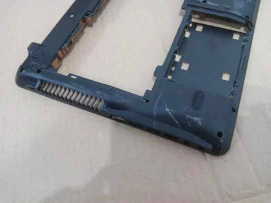 №330-2 Кришка дно піддон корпуса 13N0-YHA0V01 для MEDION X6816 X6815 оригінал Інтернет-аукціон