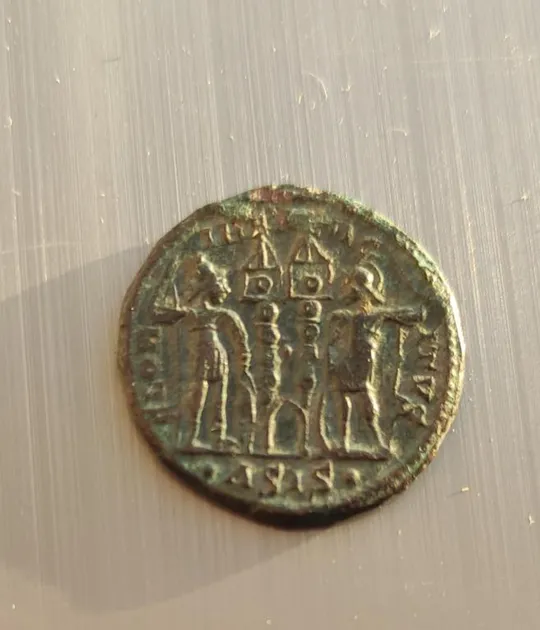 Купити Монета Древнего Рима Два легионера с оружием и штандартами 340 год н.э. Константин Второй kf722