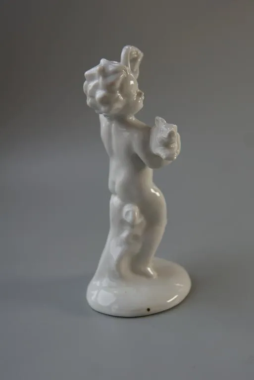 Фигура фарфор статуэтка Германия Wagner and Apel путти мальчик с поросенком свинкой 15,3 см №10052 З аукціону