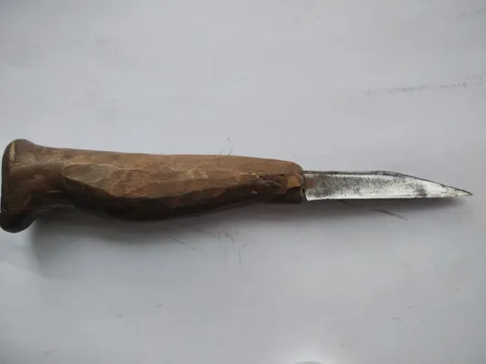 Ніж для різьбі по дереву зроблений з німецької бритви. Де купити