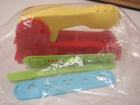 Набір аксесуарів для ліплення DGT-ART Фігурні давилки (19) З аукціону