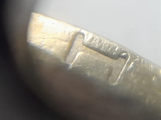 (5393) 1 гривня 2005 невелика викрошка у букві "Н" слова "ОДНА" на гурті (1 гривна 2005 брак) Продаж