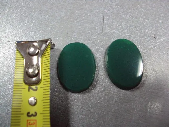Камень хризопраз овальный для ювелирных изделий вес 5,6 г 3,5х23,5х17,5мм и 4х24х17мм лот 2шт №13285 З аукціону
