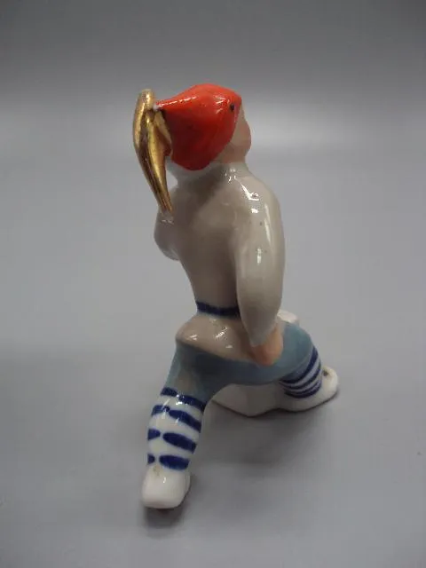 Купити Фигура фарфор статуэтка Коростень субботник Буденовец с киркой революция 9,8 см под реставрацию №297